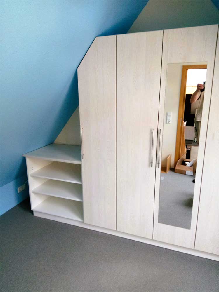 Dachgeschosslösungen bis in den Giebel, schräge Schiebe- oder Drehtüren