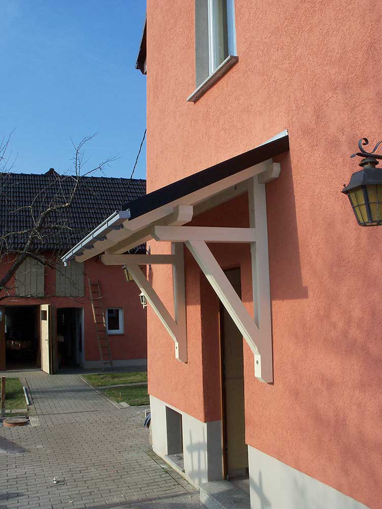 Vordächer und Überdachungen in unterschiedlichen Ausführungen
